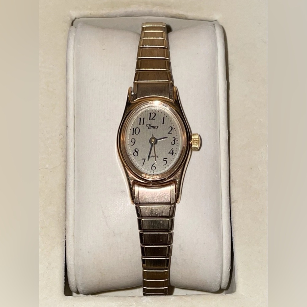 Vintage Women’s Timex Cavatina Gold-Tone Expansion Watch